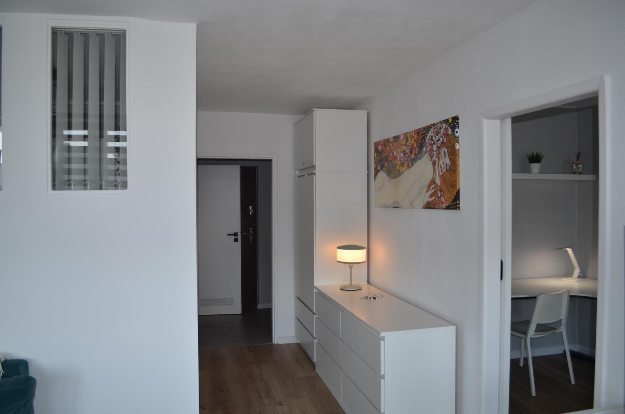 Silesia Park - Free Parking - Easy Check-in Apartment